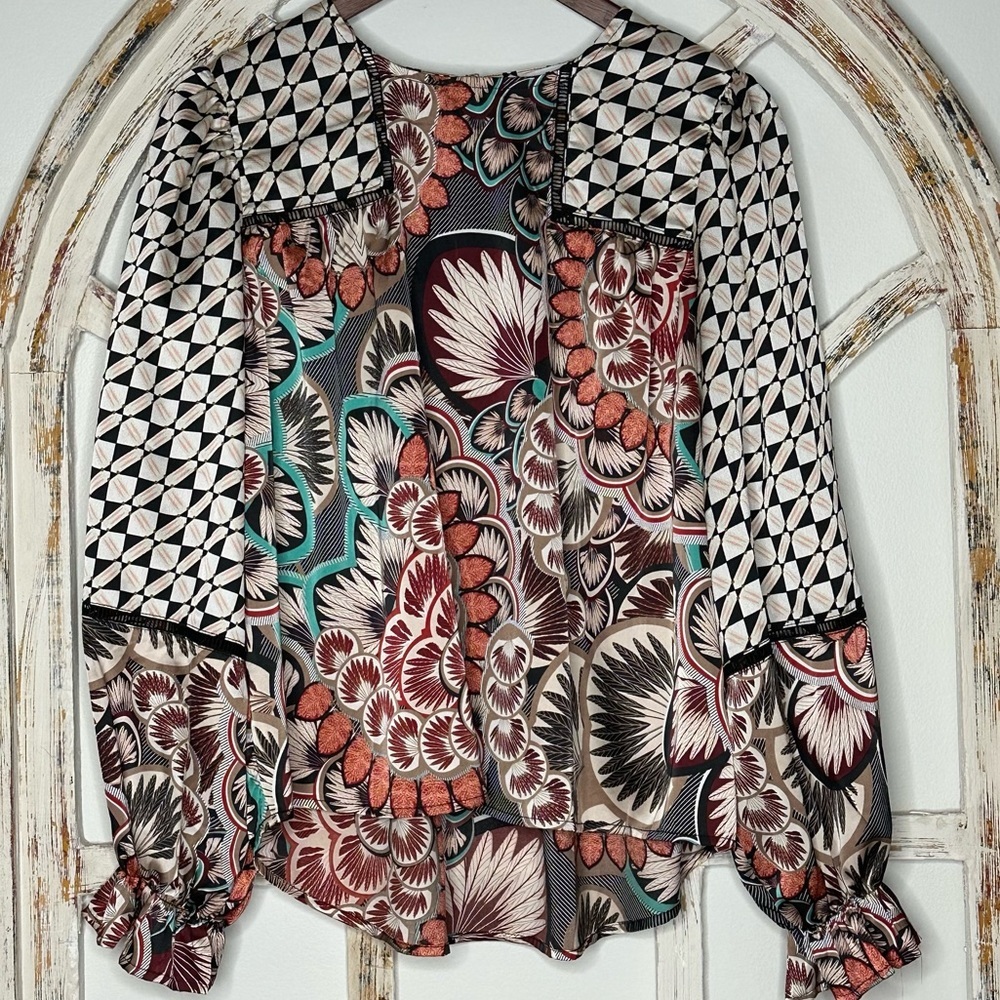 Fate Long Sleeve "Chandra
Top" Blouse- Size Small